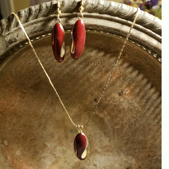 🔴FREEw/Bundle!🔴Vintage Maroon Gemstone Gold Tone Necklace/Earring Set Monet - Picture 2 of 4